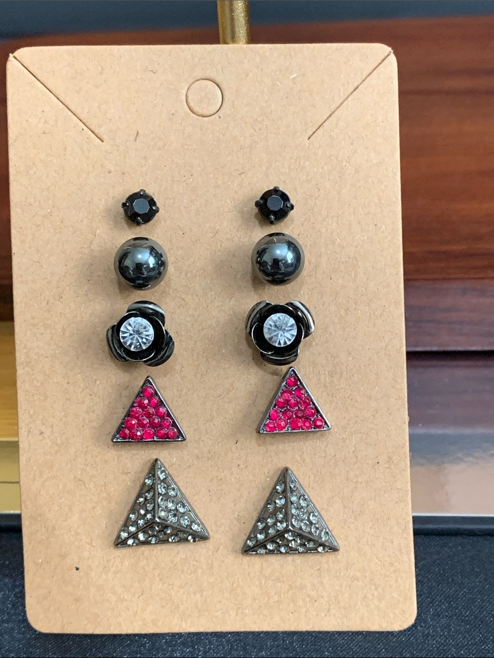 5 pairs of stud earrings